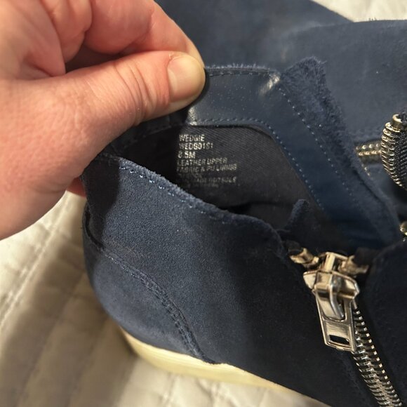 Steve Madden Women’s Wedgie Sneakers Navy Blue Suede 8.5 Casual Comfortable - Picture 7 of 13